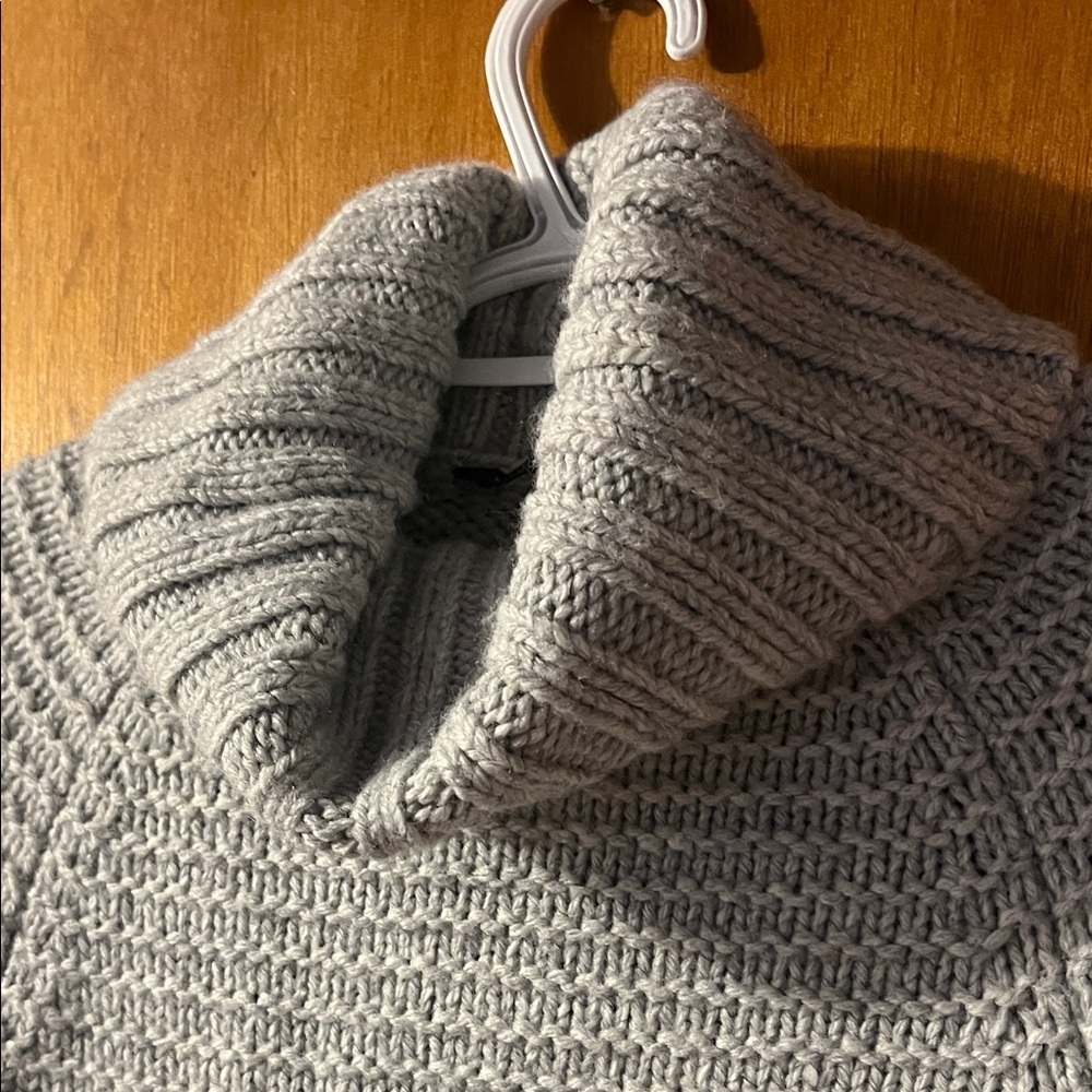 Woman’s Denver Hayes Light Gray Turtleneck Knit Sweater Medium - Picture 4 of 6